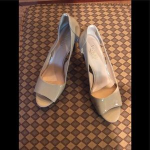 🌼 Nude peep toe shoes